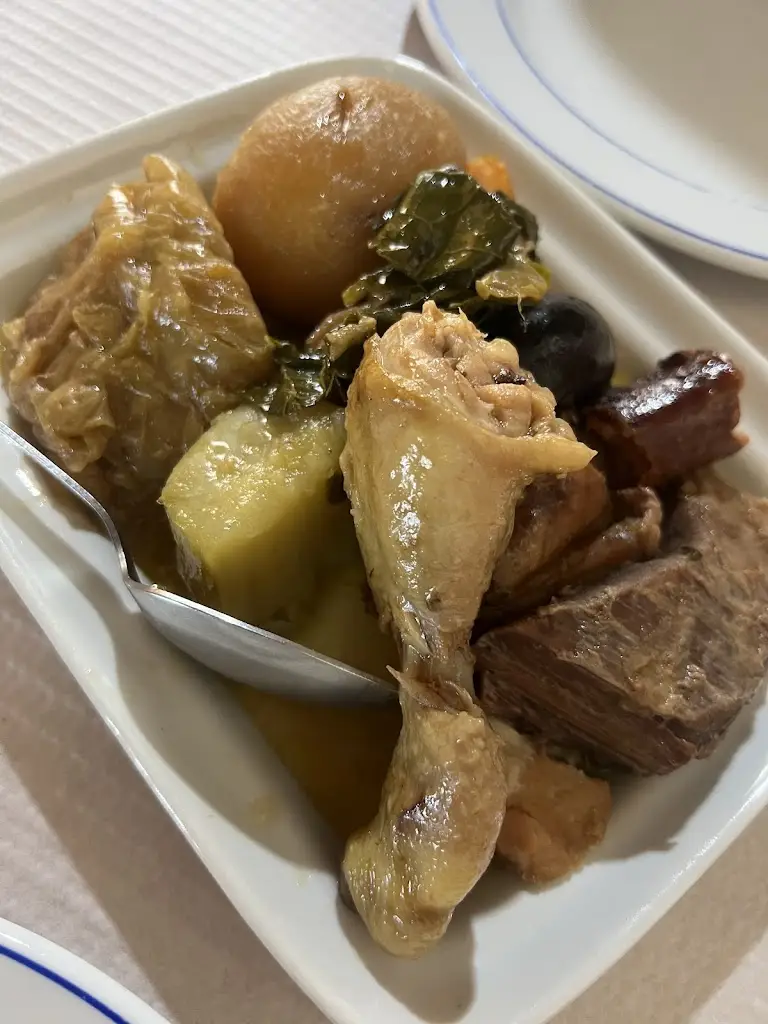 Ginger Kern_Restaurante Banhos Ferreos_Furnas_review