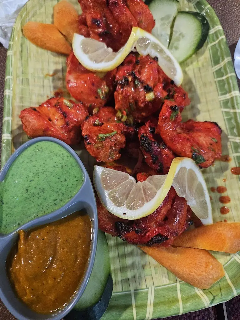 Ella Petch-Stewart_Himalayan Restaurant & Bar_São Teotónio_reseña