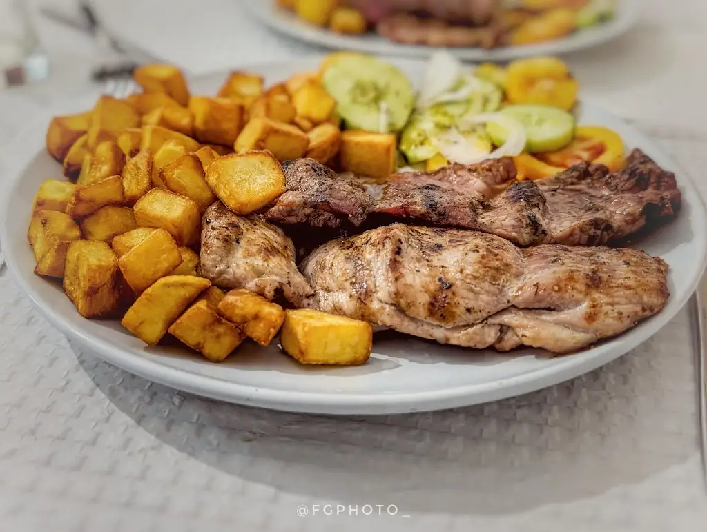 Churrasqueira Mira Fóia ristorante a São Teotónio