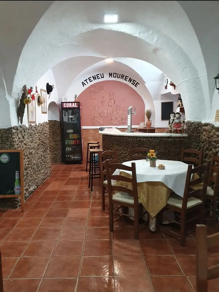 Ateneu Mourense ristorante a Moura