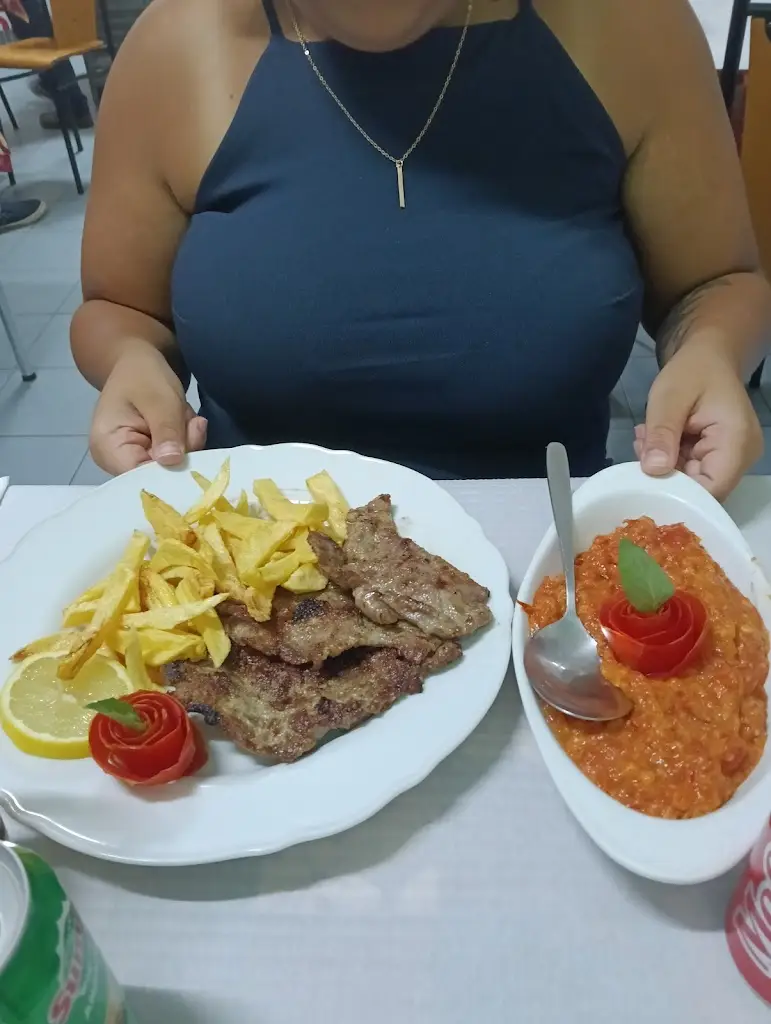 Henrique Fernandes_Café Engrola_Serpa_review