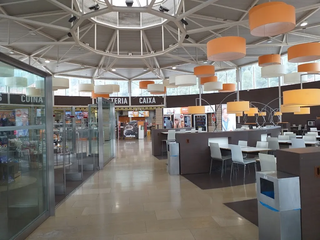 Manel Saltor_Medas Porta de Barcelona-Sud_Castellbisbal_review