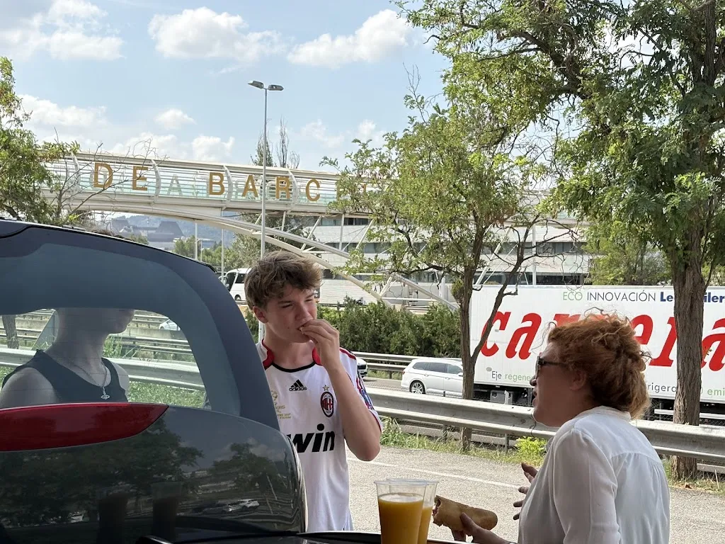 Pieter Vijgeboom_Àrea de Servei Porta de Barcelona - Dir. Tarragona_Castellbisbal_review