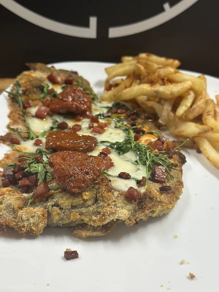 María Guillermina moberg_Pinta el Patio_Castellar del Vallès_review