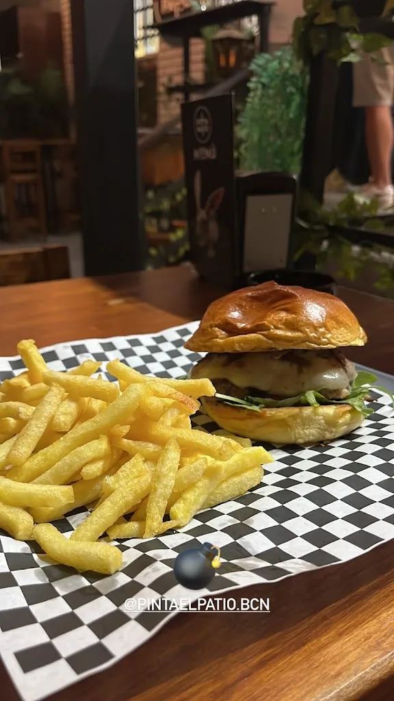 Joaquín Manzanares_Pinta el Patio_Castellar del Vallès_review