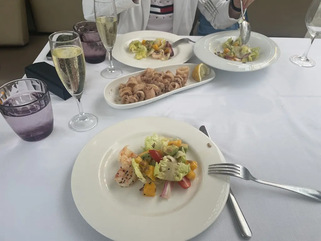 Simona Gyurova_Rocxi Beach_Castelldefels_review