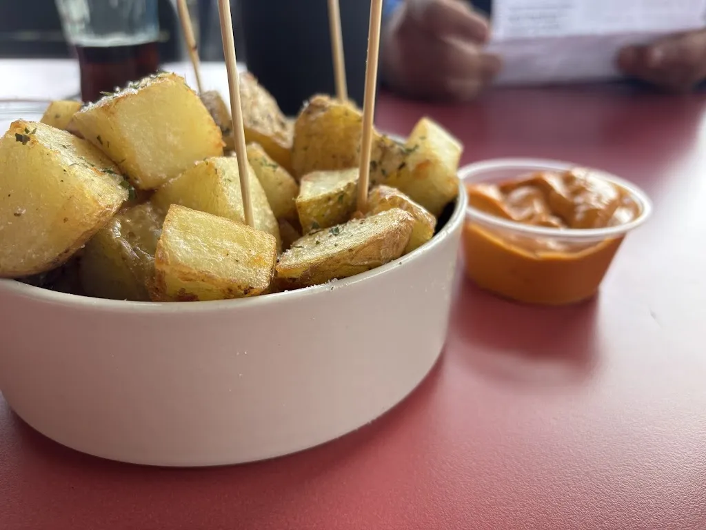 Sandra stica _EL BAR DE LA PIXINA_Collbató_review