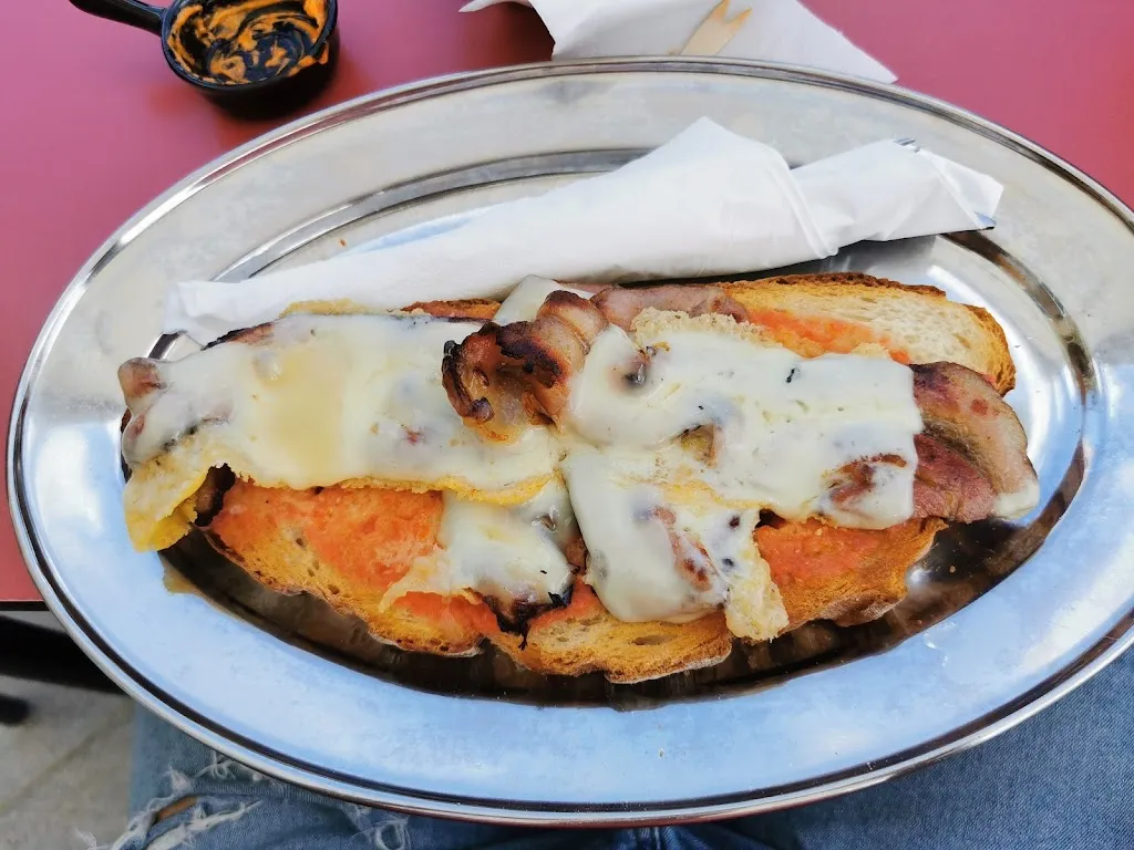 ANGEL EDGARDO CASTRO CALDERON_Bar Restaurant La Plaça_Cervelló_review