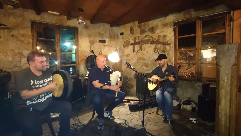 G Pereda G_Bar Orellas_Ordes_review