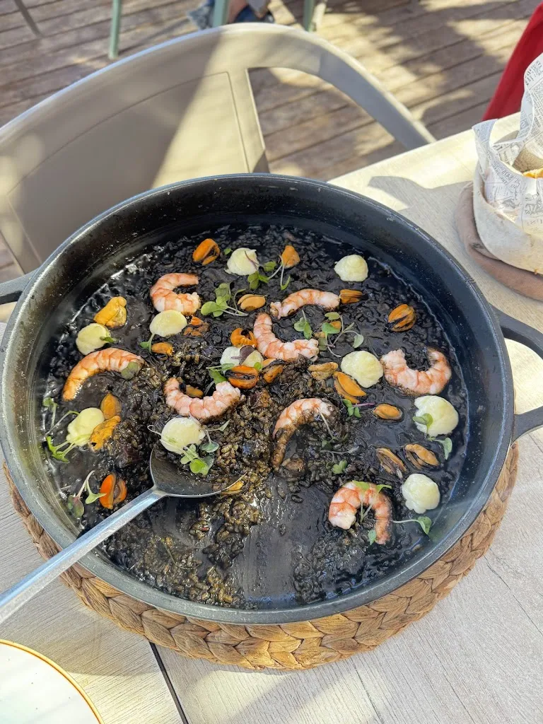 Hotess de l'air_El Balcó de l'Estany_Estany L_review