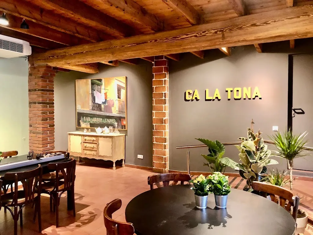 Ca la Tona_Estany L_slider_image_1