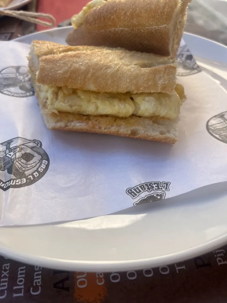 Montserrat Màrquez_Bar Monestir_Estany L_review