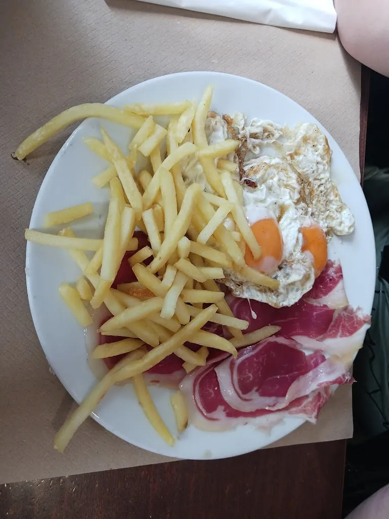 Juan Antonio Orive Cuenca_Bar Monestir_Estany L_review