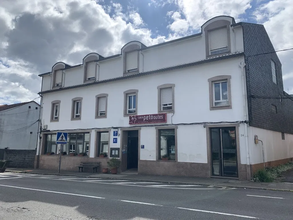 Kevin Burk_Casa Peto Outes_Outes_review