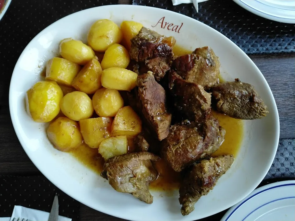 Nestor De Souza_Restaurante Areal_Outes_review