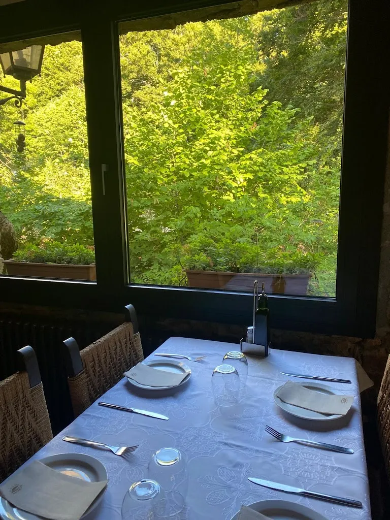 Avet Blau Hostal Restaurant_Fogars de Montclús_slider_image_1