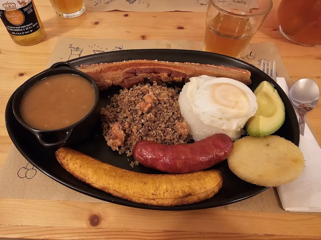 Samuel Uhliarik_El Carriel | Bandeja Paisa_Esplugues de Llobregat_review