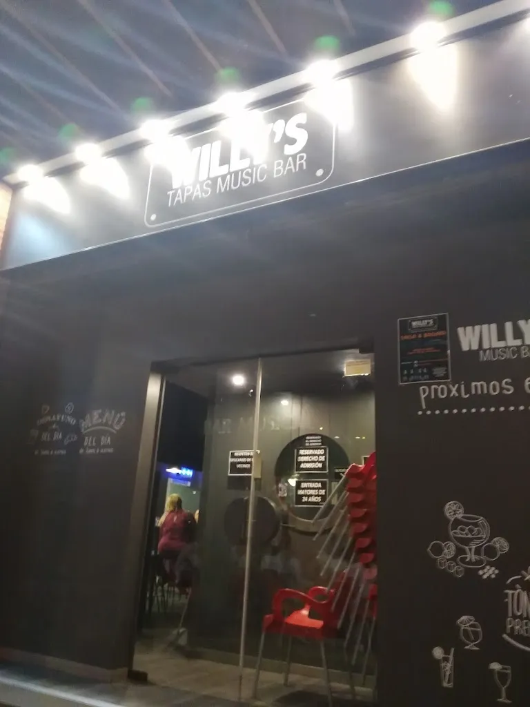 WILLYS DISCOBAR restaurant in Esplugues de Llobregat