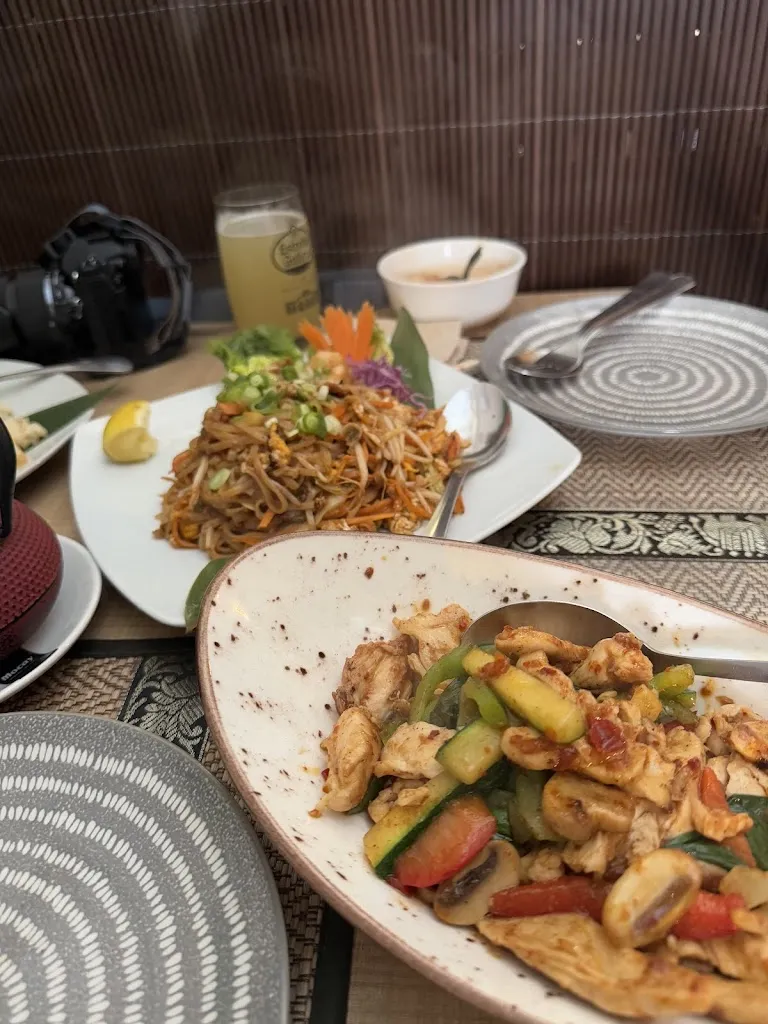 Stephenie Kwok_Yothai_Amés_recensione