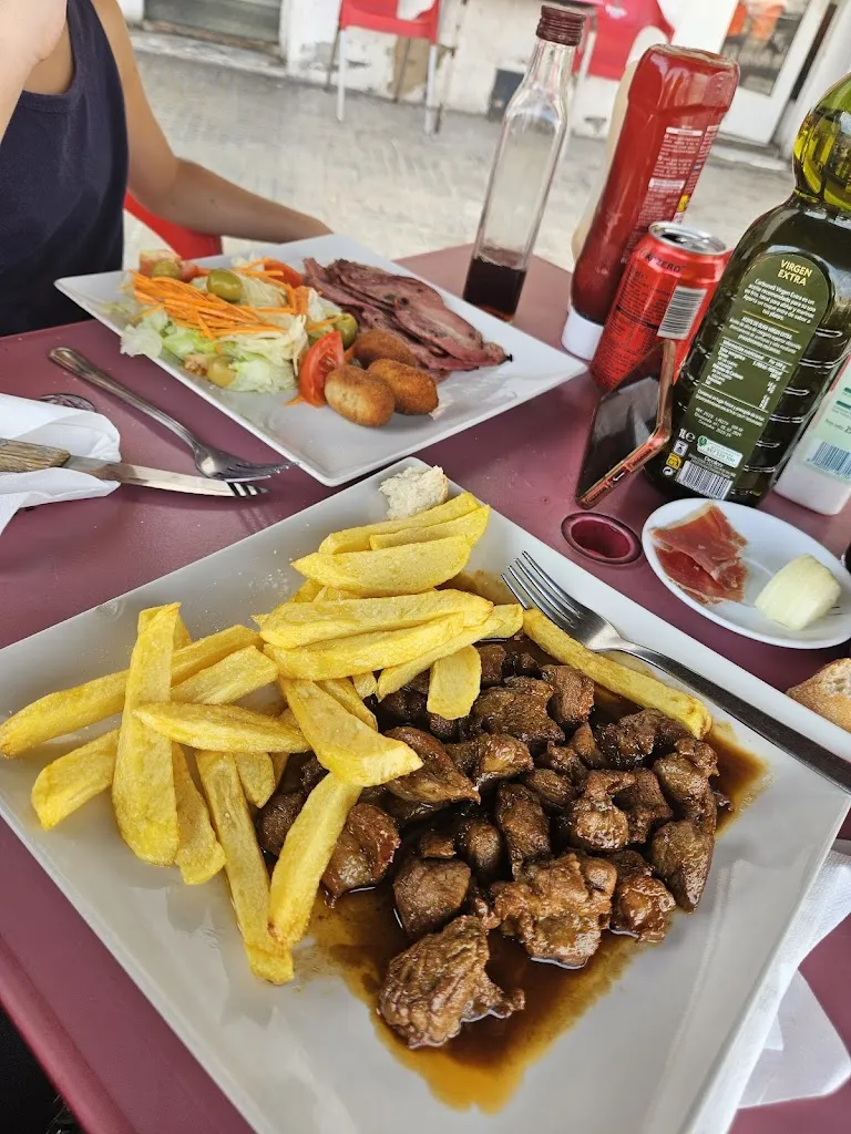 Aicha Casals_Bar Familiar_Cubelles_review