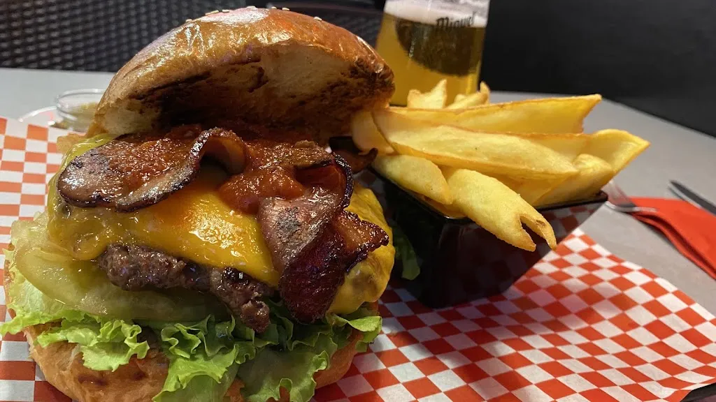 Michael Giulio Giaconi_DC Burguer 2.0 CUBELLES_Cubelles_review