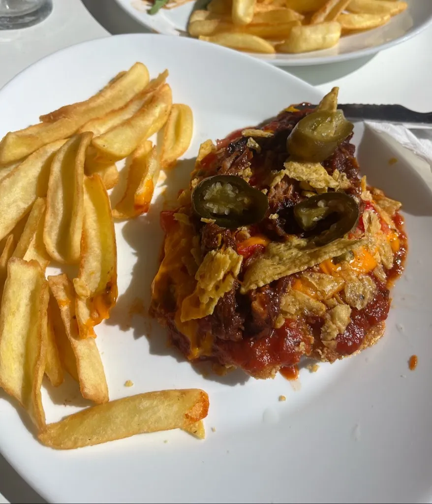 Júlia Crespin_La 10 - Club Internacional Milanesa_Cubelles_review