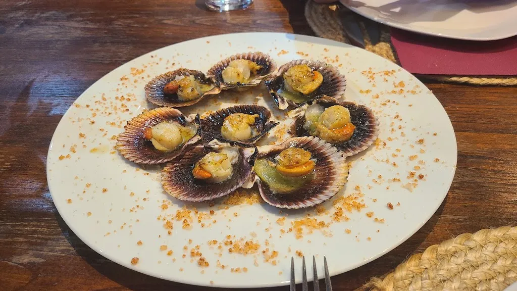 Gray Chan_Rectoral de Cines_Oza dos Ríos_review