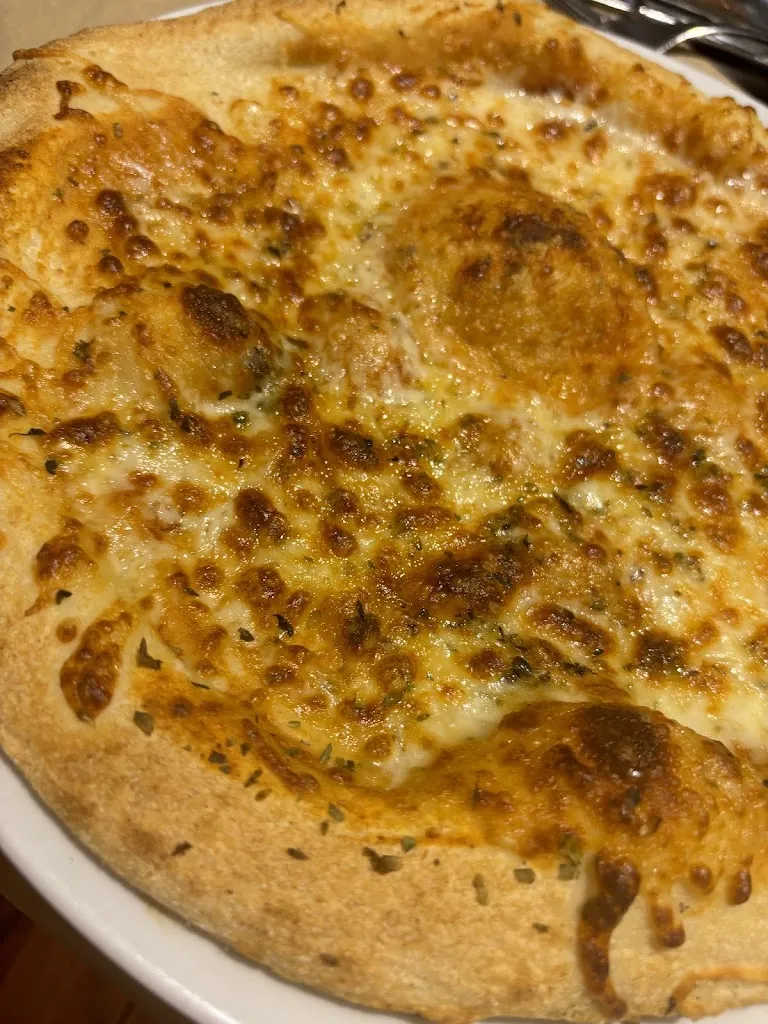 Emma Hart_Restaurant Pizzeria La Maduixa_Malgrat de Mar_review