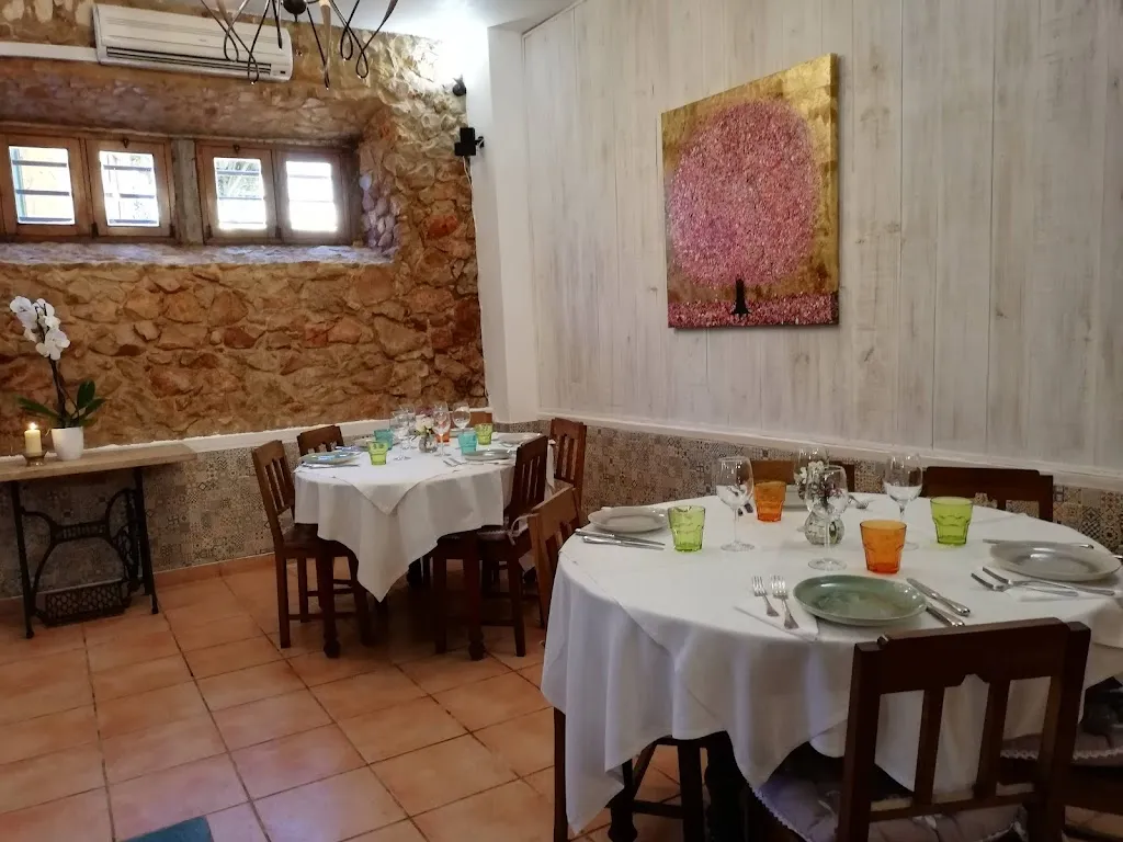 Pastelaria Moiras Encantadas restaurant in Paderne