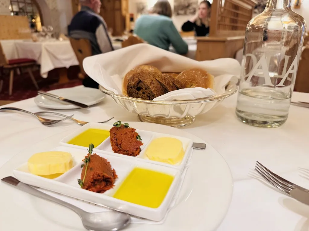 Theophilus Thomas_Restaurante Edelweiss _Garriga La_review