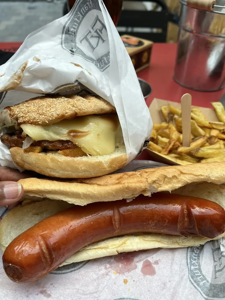 Vanitha Ahoram_Frankfurt FKT La Garriga_Garriga La_review