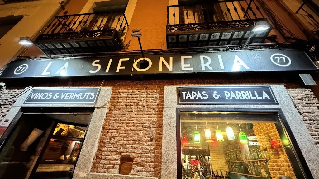 Ricardo Ferraz_La Sifonería de Plaza de España_Amés_review