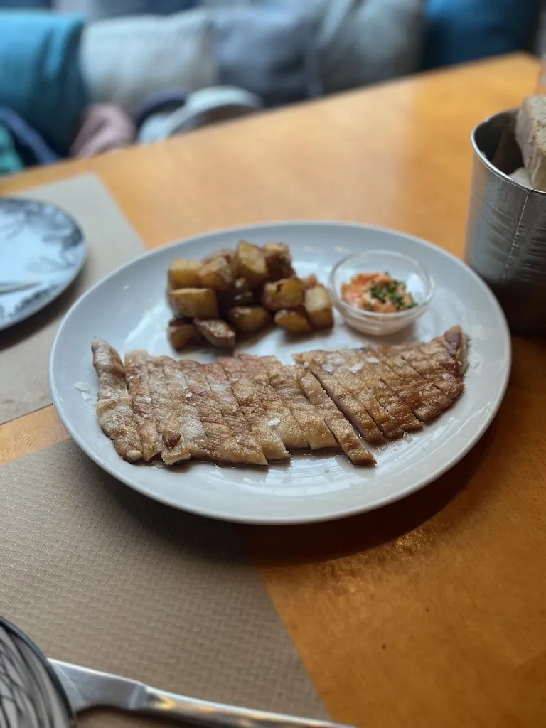 Robert Moore Cardo_La Sifonería de Plaza de España_Amés_review