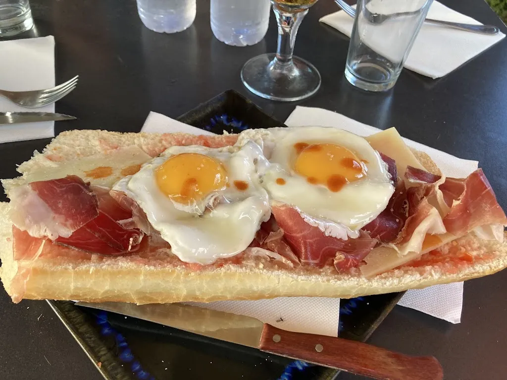 Alex Rabella_Bar La Cantonada_Garriga La_review