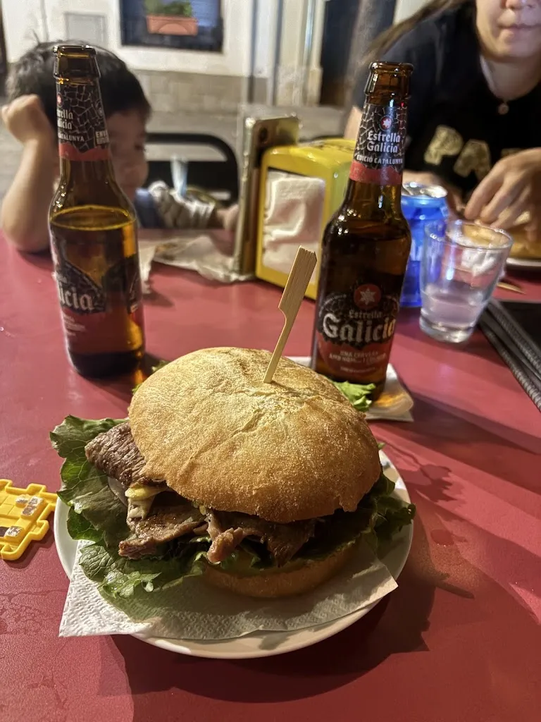 CARLOS GALEANO_RiCh Burger_Garriga La_review