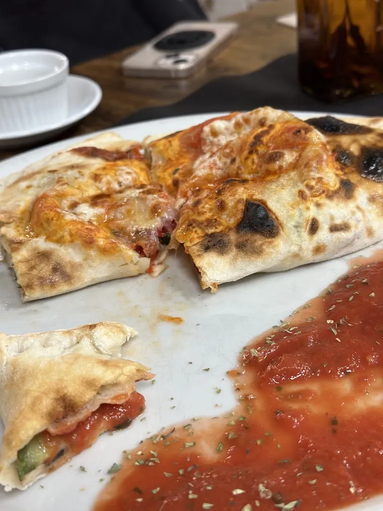 Chai Biondo_Kikus's Pizzeria La Garriga_Garriga La_review