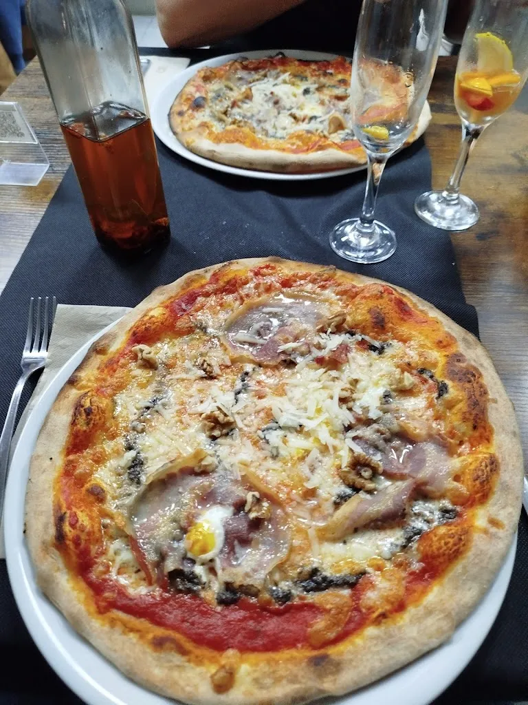 Kikus's Pizzeria La Garriga restaurant in Garriga La