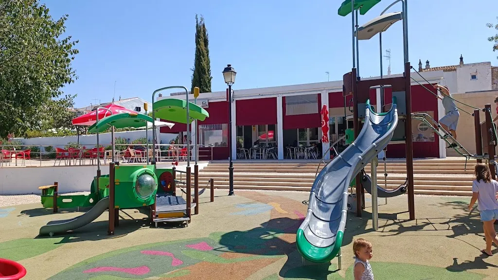 Anne-Laure Dreyfus-Coutinho_Praça Nova_Paderne_review