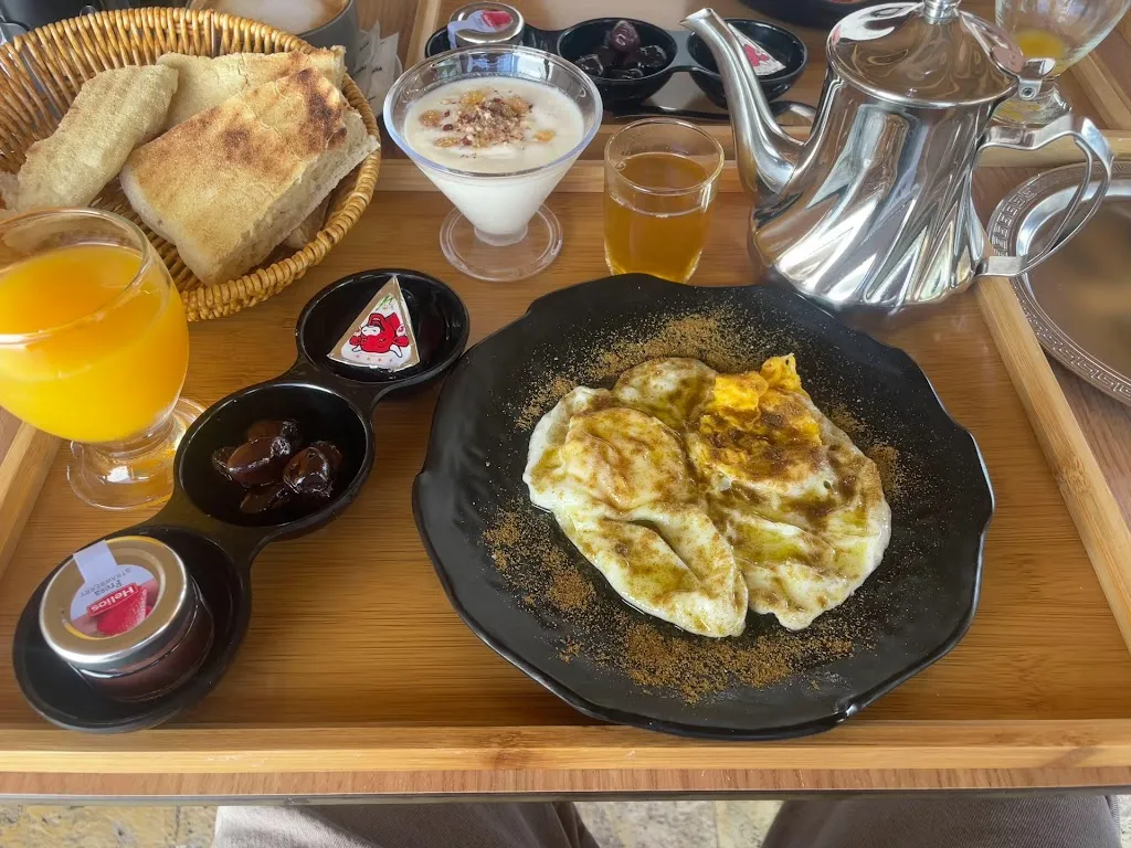 jaouad bouallame_Las Perlas_Manlleu_review