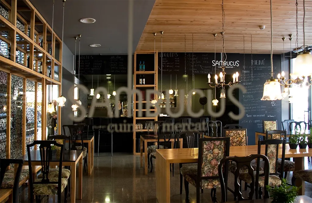 SAMBUCUS, restaurant, càtering i infusions restaurant in Manlleu
