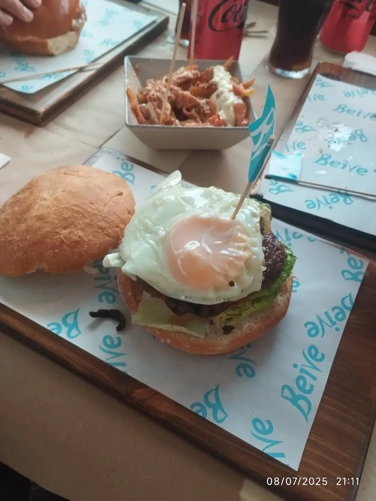 ismael catedra_Beive Manlleu - Cafeteria Hamburgueseria_Manlleu_review