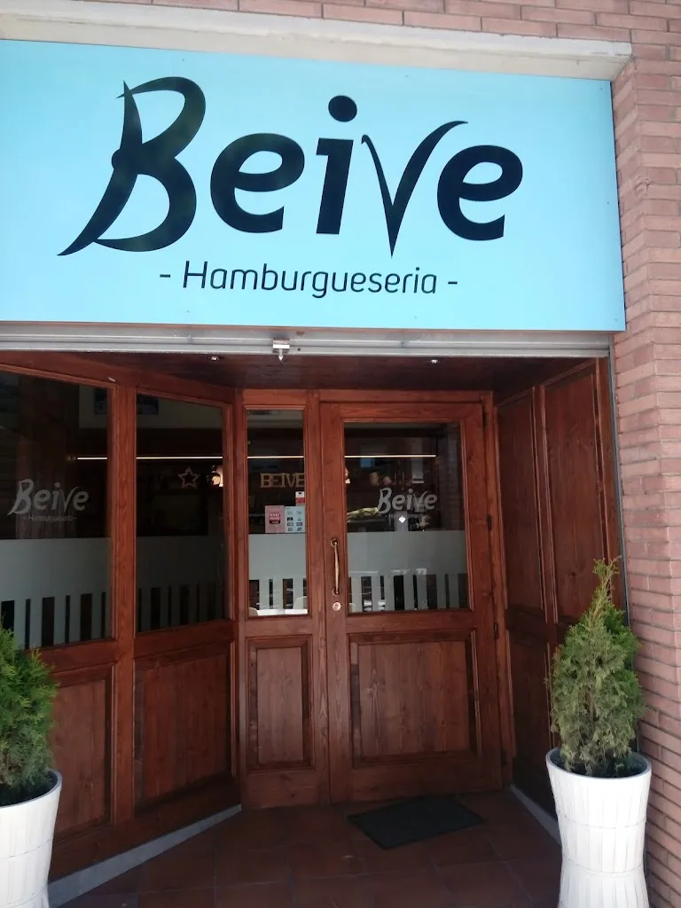 Beive Manlleu - Cafeteria Hamburgueseria restaurant in Manlleu