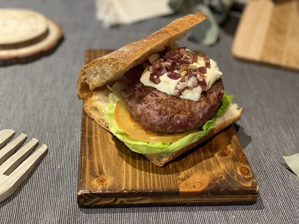 Beive Manlleu - Cafeteria Hamburgueseria_Manlleu_slider_image_2