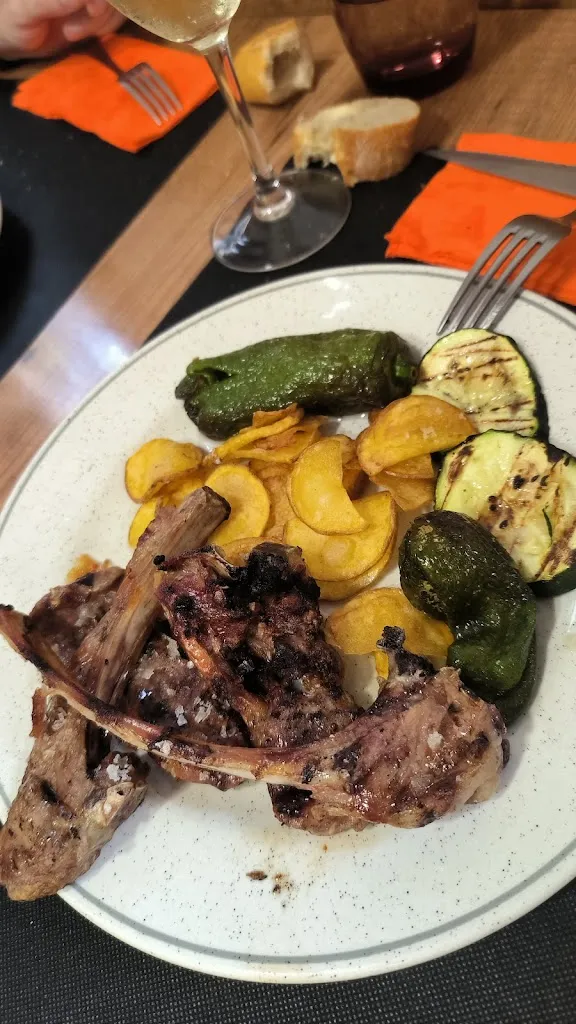 Chris Edwards_Restaurant bar Mundial_Manlleu_avis