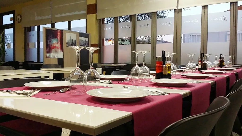Hostal Restaurant Els Avets restaurant in Masies de Voltregà Les