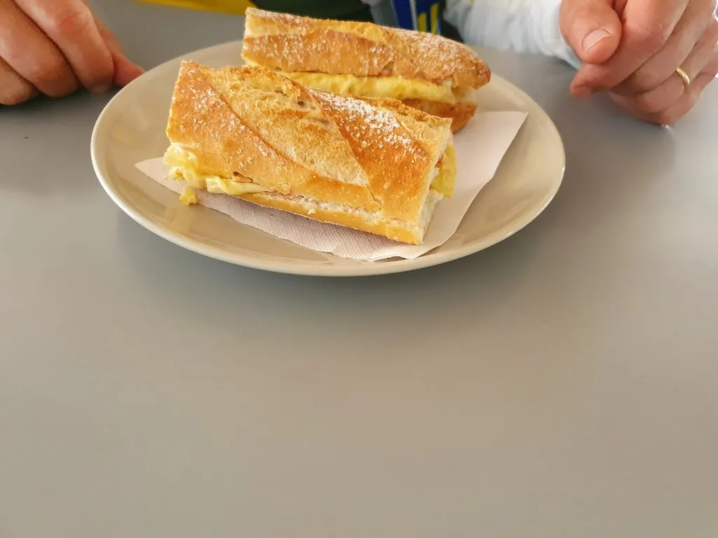 J.A. L.M._Bar del Casal de la Gent Gran_Matadepera_recensione