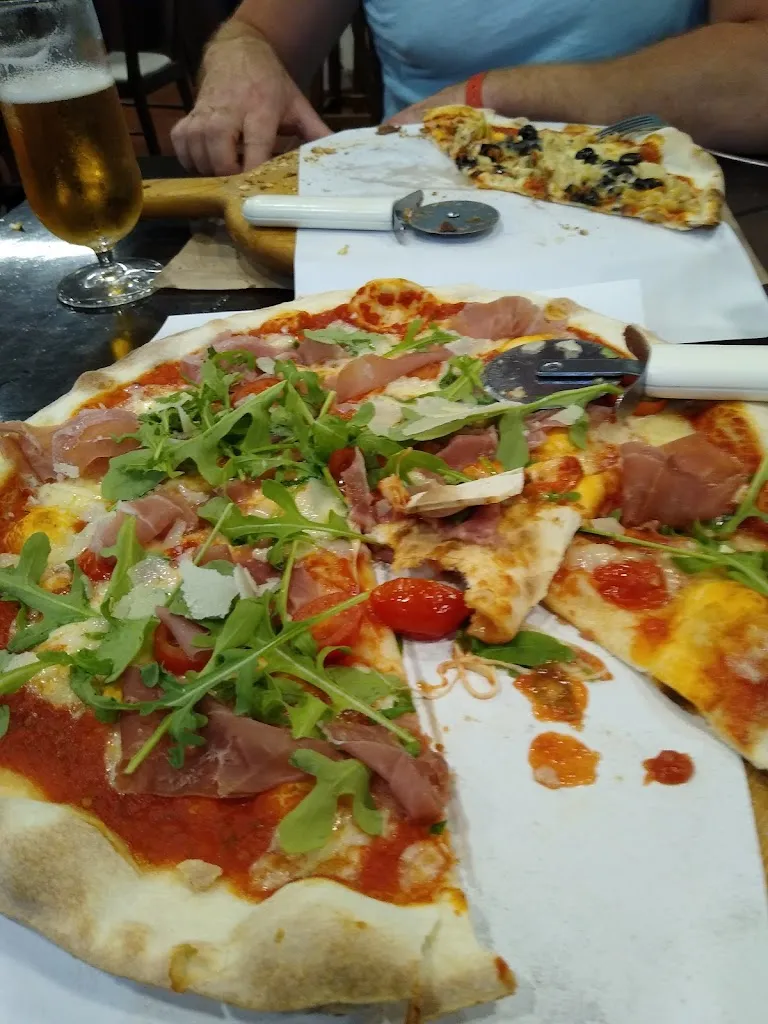 John Angus_Pizzeria L'Antica Romagna_Martorell_review