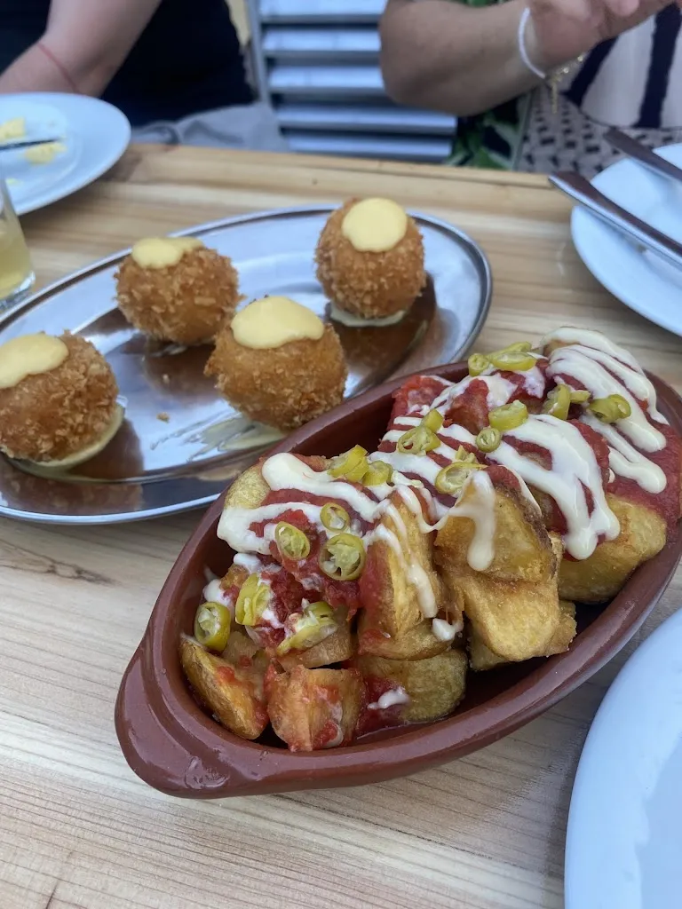 Lina Benna_Bar Brètol_Martorell_review