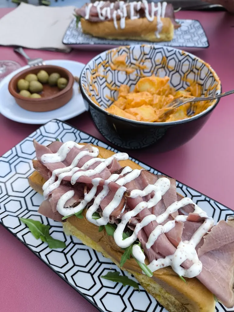 montse garcia ferrer_114 Tapes & Cocktails_Martorell_review