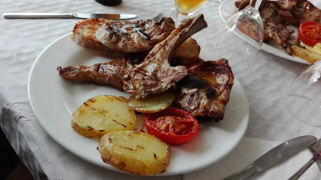 Les Deus Restaurant_Mediona_slider_image_3